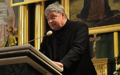Ks. Piotr Pawukiewicz w ustrońskim kościele św. Klemensa