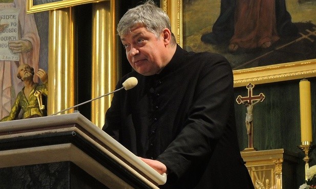 Ks. Piotr Pawukiewicz w ustrońskim kościele św. Klemensa