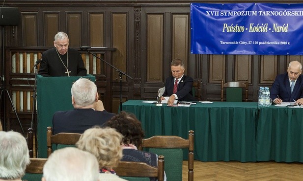 Bp Kopiec: Dorobek św. Jana Pawła II ciągle czeka na nasze przemyślenia