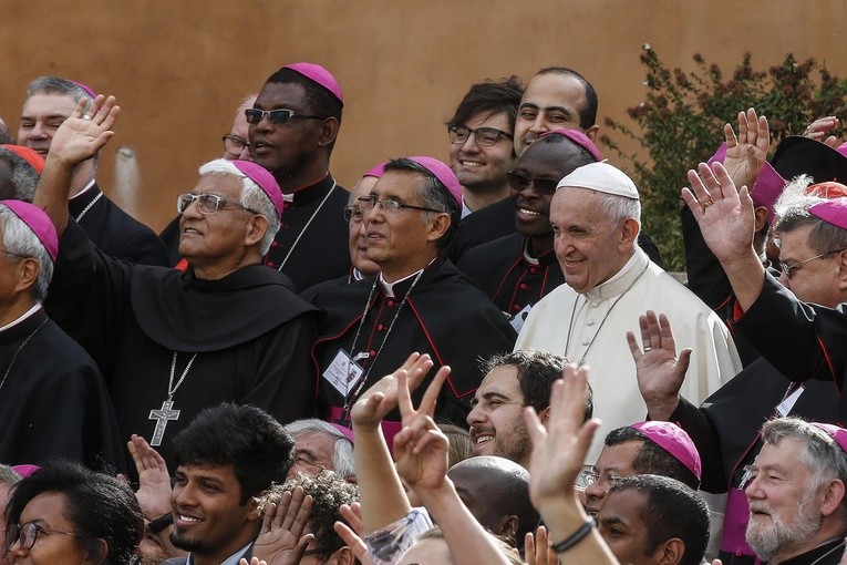 Synod Biskupów: 5 punktów bez sprzeciwu, 65 głosów niezgody w punkcie o seksualności