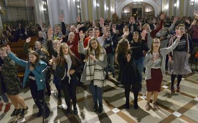 Młodzi bardzo chętnie wyrażają entuzjazm wiary