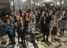 Młodzi bardzo chętnie wyrażają entuzjazm wiary