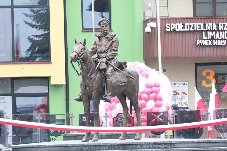 Pomnik Piłsudskiego w Limanowej