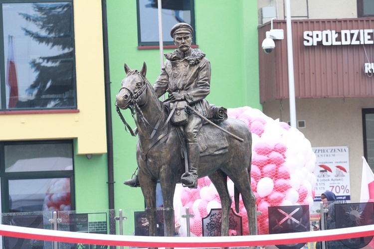 Pomnik Piłsudskiego w Limanowej