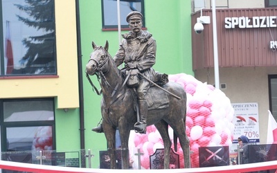 Pomnik Piłsudskiego w Limanowej