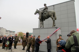 Piłsudski na Kasztance stanął w Nowym Sączu