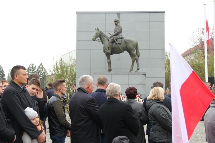 Odsłonięcie pomnika J. Piłsudskiego w Nowym Sączu