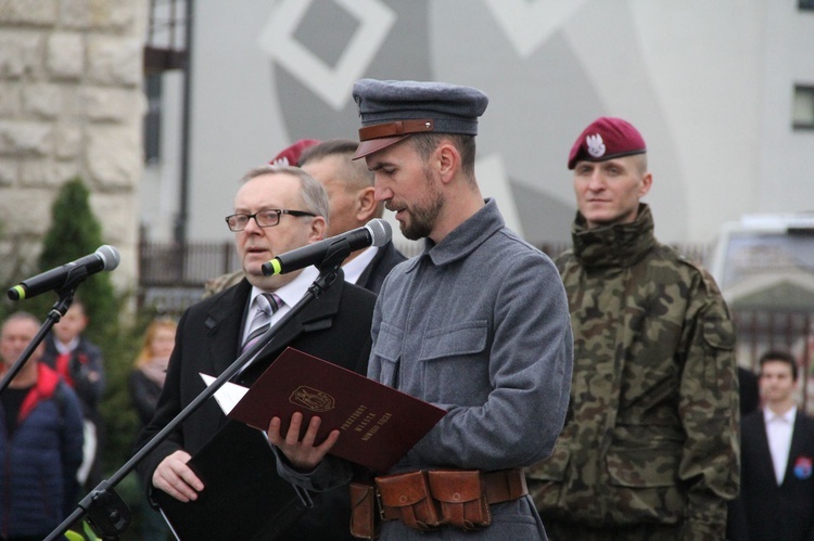 Odsłonięcie pomnika J. Piłsudskiego w Nowym Sączu