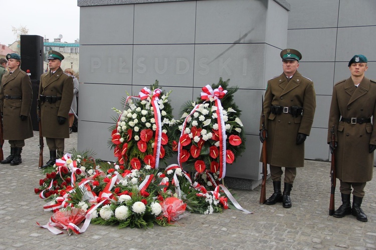 Odsłonięcie pomnika J. Piłsudskiego w Nowym Sączu