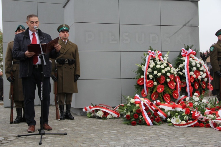 Odsłonięcie pomnika J. Piłsudskiego w Nowym Sączu