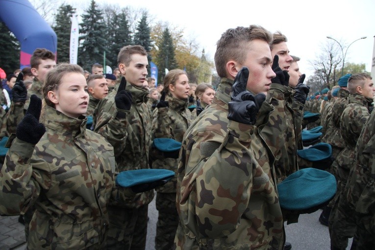 Odsłonięcie pomnika J. Piłsudskiego w Nowym Sączu