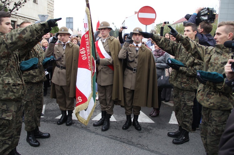 Odsłonięcie pomnika J. Piłsudskiego w Nowym Sączu