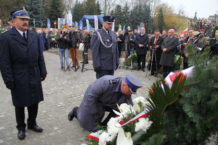 Odsłonięcie pomnika J. Piłsudskiego w Nowym Sączu