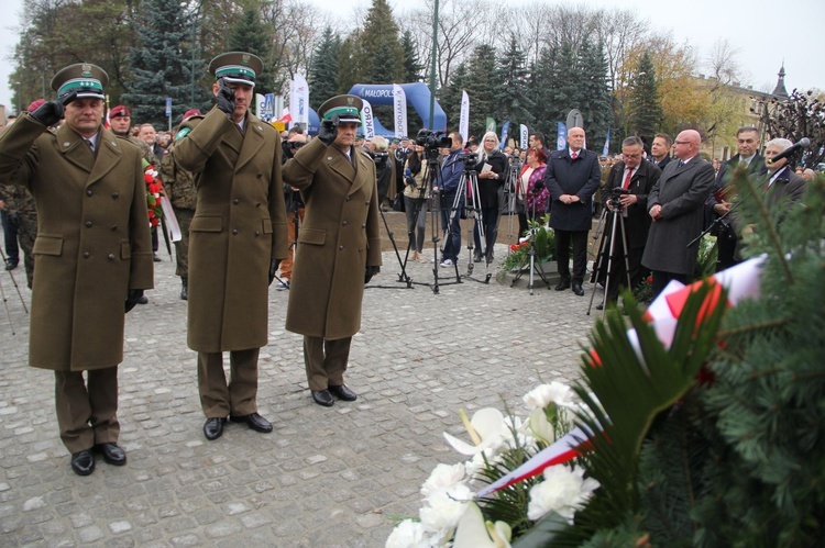 Odsłonięcie pomnika J. Piłsudskiego w Nowym Sączu