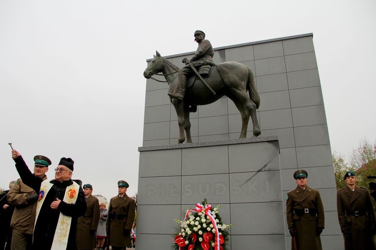 Odsłonięcie pomnika J. Piłsudskiego w Nowym Sączu