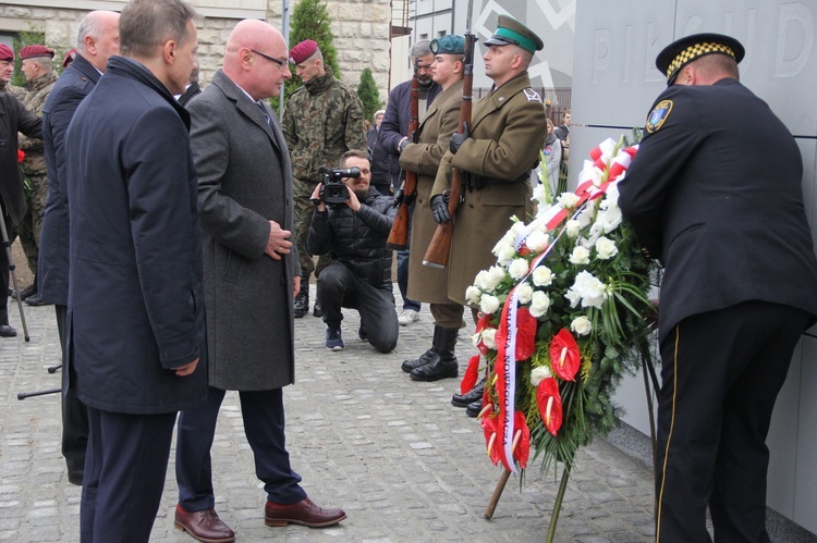 Odsłonięcie pomnika J. Piłsudskiego w Nowym Sączu