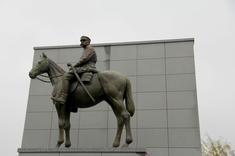 Odsłonięcie pomnika J. Piłsudskiego w Nowym Sączu