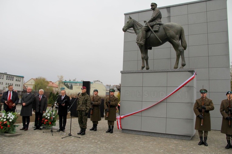 Odsłonięcie pomnika J. Piłsudskiego w Nowym Sączu