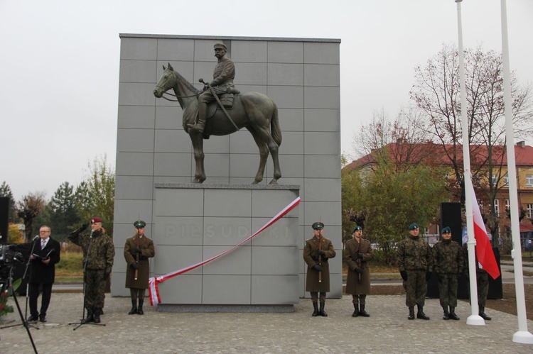 Odsłonięcie pomnika J. Piłsudskiego w Nowym Sączu