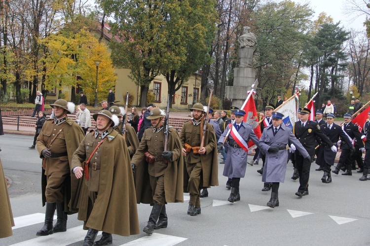 Odsłonięcie pomnika J. Piłsudskiego w Nowym Sączu