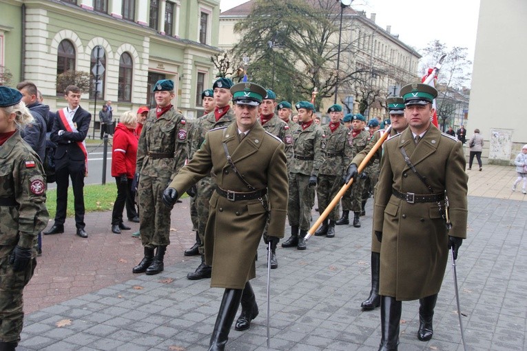 Odsłonięcie pomnika J. Piłsudskiego w Nowym Sączu