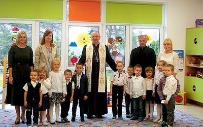 Abp Stanisław odwiedził wszystkie przedszkolne sale.