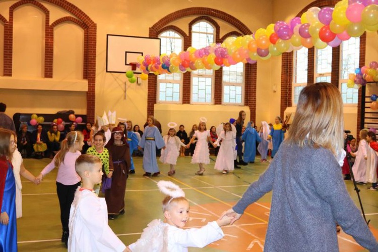 Marsz i bal Wszystkich Świętych w Drezdenku