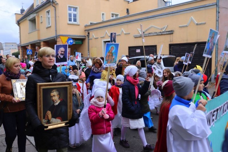 Marsz i bal Wszystkich Świętych w Drezdenku