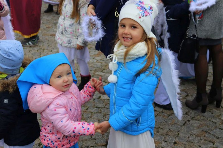 Marsz i bal Wszystkich Świętych w Drezdenku