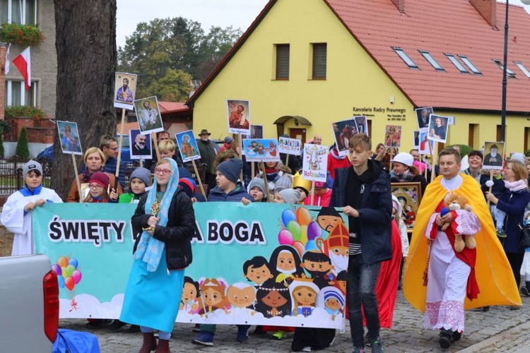 Marsz i bal Wszystkich Świętych w Drezdenku