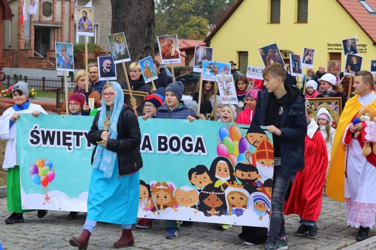 Marsz i bal Wszystkich Świętych w Drezdenku