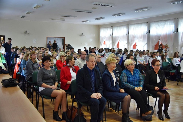 Pieśni patriotyczne na „Wysypisku” w Lutomii Dolnej