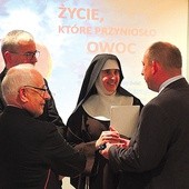 Kęcka klaryska, s. Rafaela Rapacz, z gośćmi sesji o Matce Marii Łempickiej.