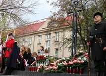 Krzyż przeszedł renowację dzięki staraniom społeczności II LO i miasta