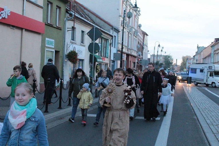 Święci na ulicach Nowej Soli