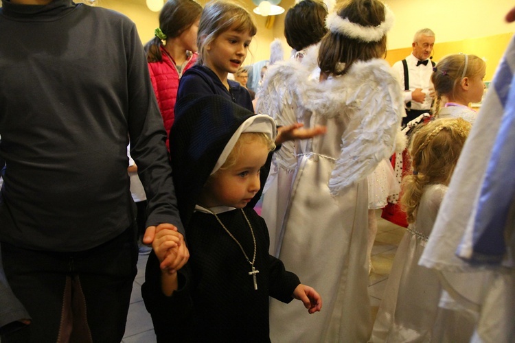 Parada i Bal Wszystkich Świętych we Wrocławiu-Strachocinie