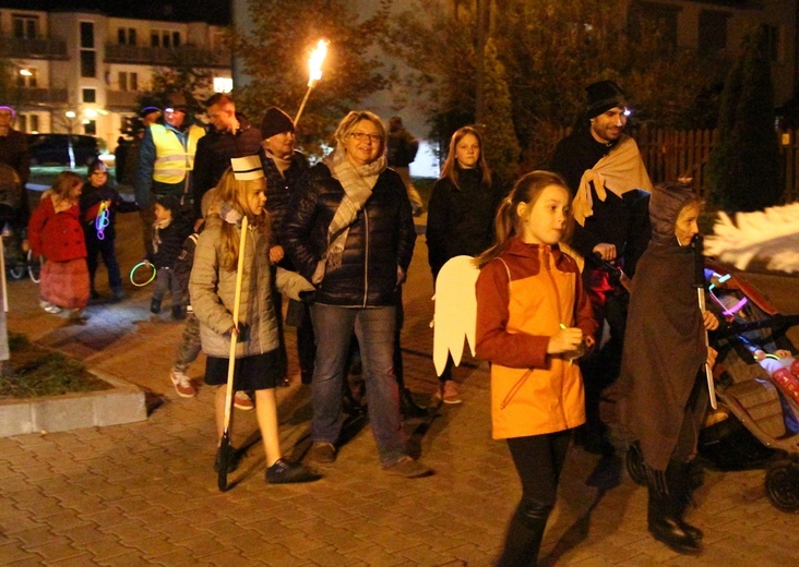 Parada i Bal Wszystkich Świętych we Wrocławiu-Strachocinie