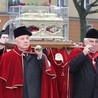 Podczas procesji relikwiarz poniosą m.in. członkowie Konfraterni św. Wiktorii