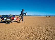 Mateusz Waligóra jako pierwszy człowiek w historii samotnie przeszedł pustynię Gobi.