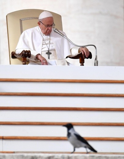 Papież: Wielu zmarłych także oczekuje naszego duchowego wsparcia