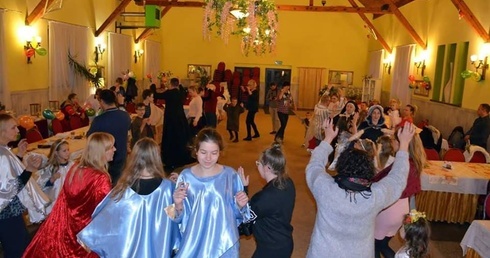 Bal świętych
