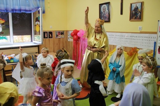 Bal Wszystkich Świętych w przedszkolu u służebniczek w Rydułtowach