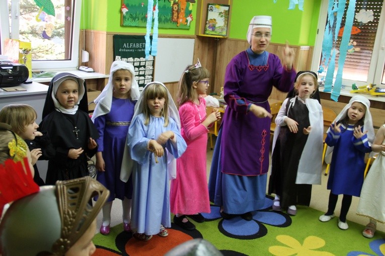 Bal Wszystkich Świętych w przedszkolu u służebniczek w Rydułtowach