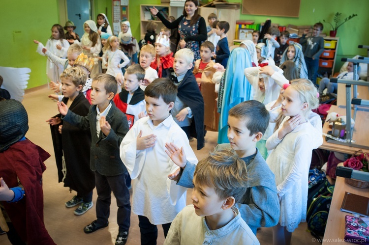 Bal Wszystkich Świętych w szkole salezjańskiej