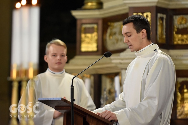 Nałożenie tunik I rokowi i rozpoczęcie kandydatury przez rok V