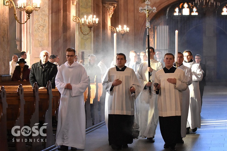 Nałożenie tunik I rokowi i rozpoczęcie kandydatury przez rok V