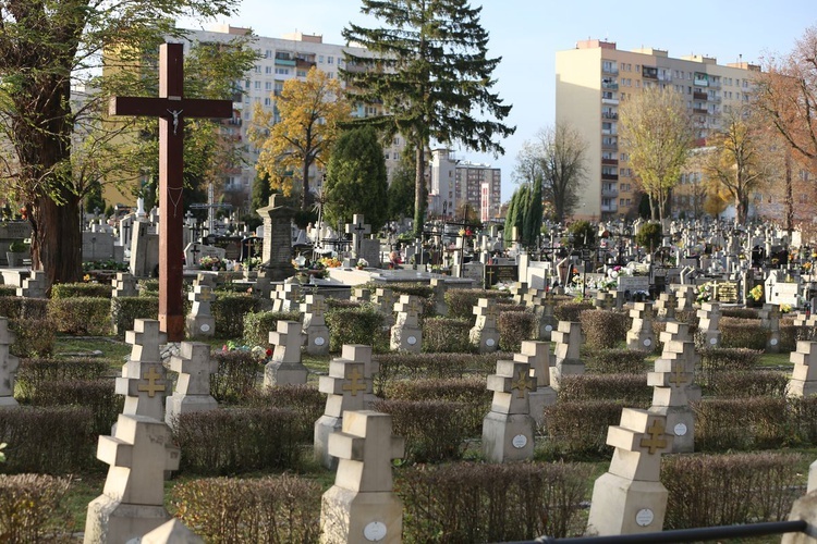 Cmentarz wojenny w Ostrowcu Świętokrzyskim 