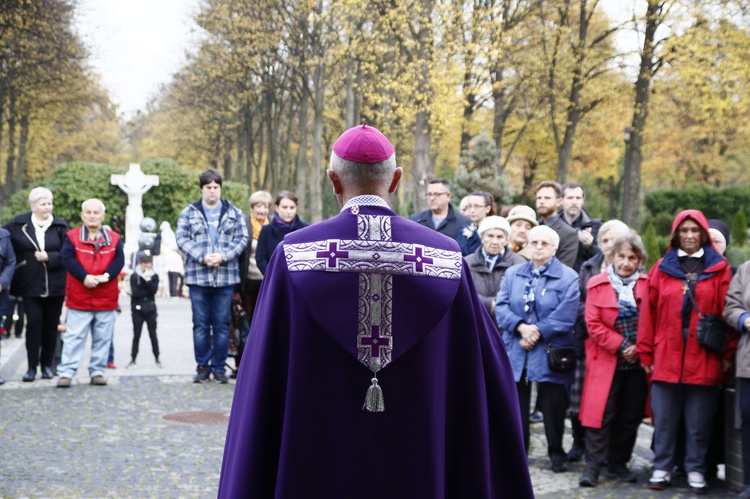 Nabożeństwo na cmentarzu Centralnym w Gliwicach