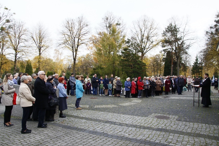 Nabożeństwo na cmentarzu Centralnym w Gliwicach