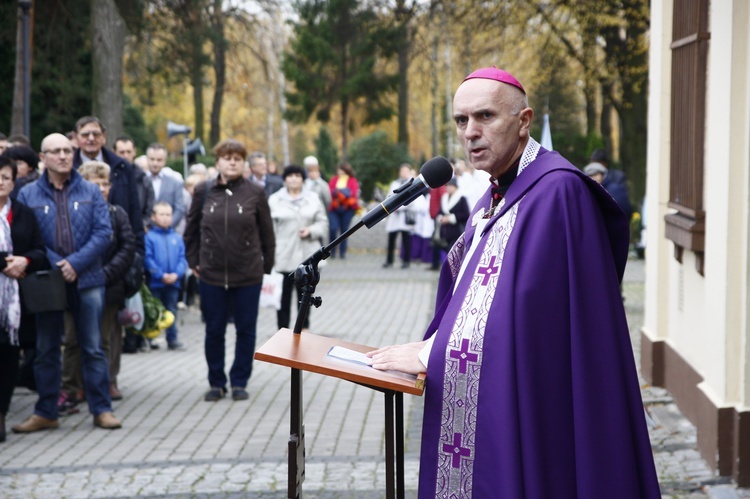 Nabożeństwo na cmentarzu Centralnym w Gliwicach